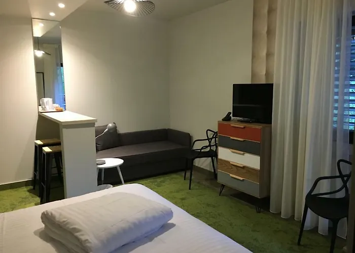 Restaurant Au Floridor 3* תאן